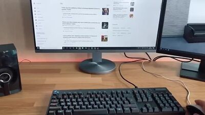 Нагнулась перед братом