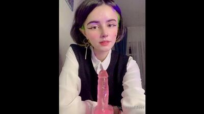 Мысленно облизывай каждый пальчик на моей ножке и кончи когда я прикажу (порно соло фут фетиш грязные ножки в масле ликинг)