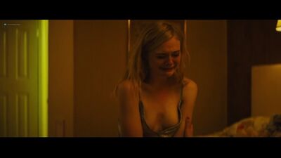 Эль Фаннинг (Elle Fanning) голая в фильме «Галвестон» (2018)