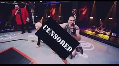 Руки-Базуки после боя с Монголом вызвал в октагон свою шкуру и засунул палец ей в киску