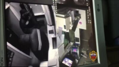 Кассир столичного обменника заставила налетчиков разбирать потолок