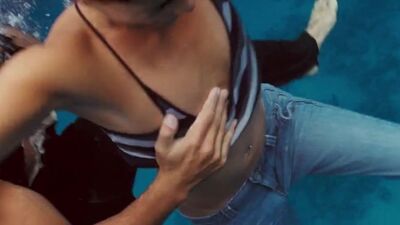 Jessica Alba в синие соски-слип Slomo 5x