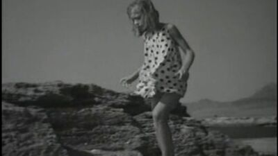 Девочка и эхо, 1964/Дедушка не велит мне в трусиках купаться/Так загорать лучше