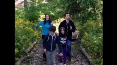 [Eh Bee] A family that dances together walks together