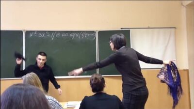 Унижал учительницу, а потом получил от её сына