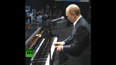 ПУТИН ИГРАЕТ НА ПИАНИНО